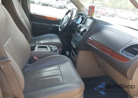 2013 Chrysler Town & Country Touring from USA, damaged, VIN 2C4RC1BG6DR669593